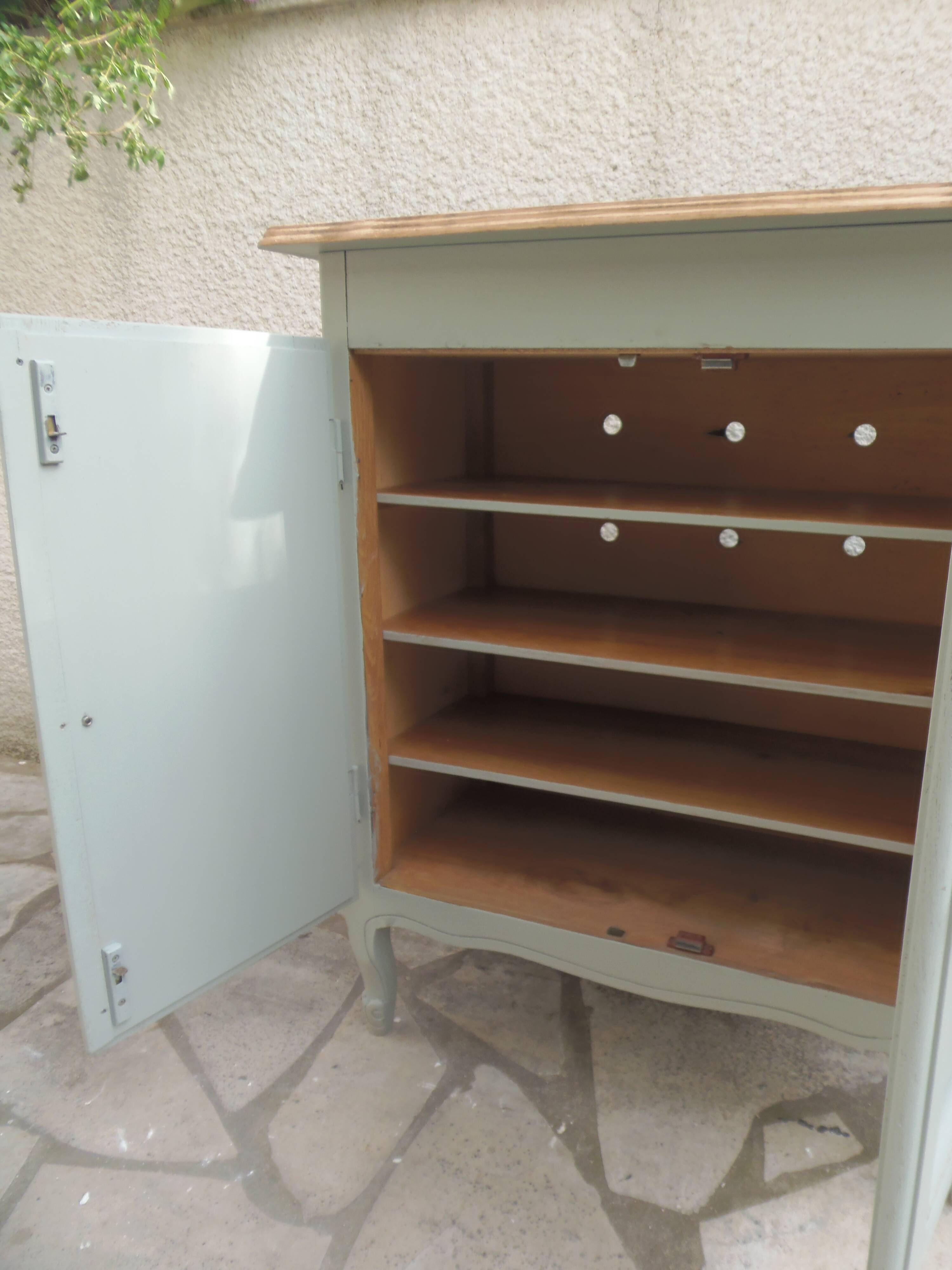 Small vintage piece of furniture with a shallow depth, re-enchanted in grey-green.
