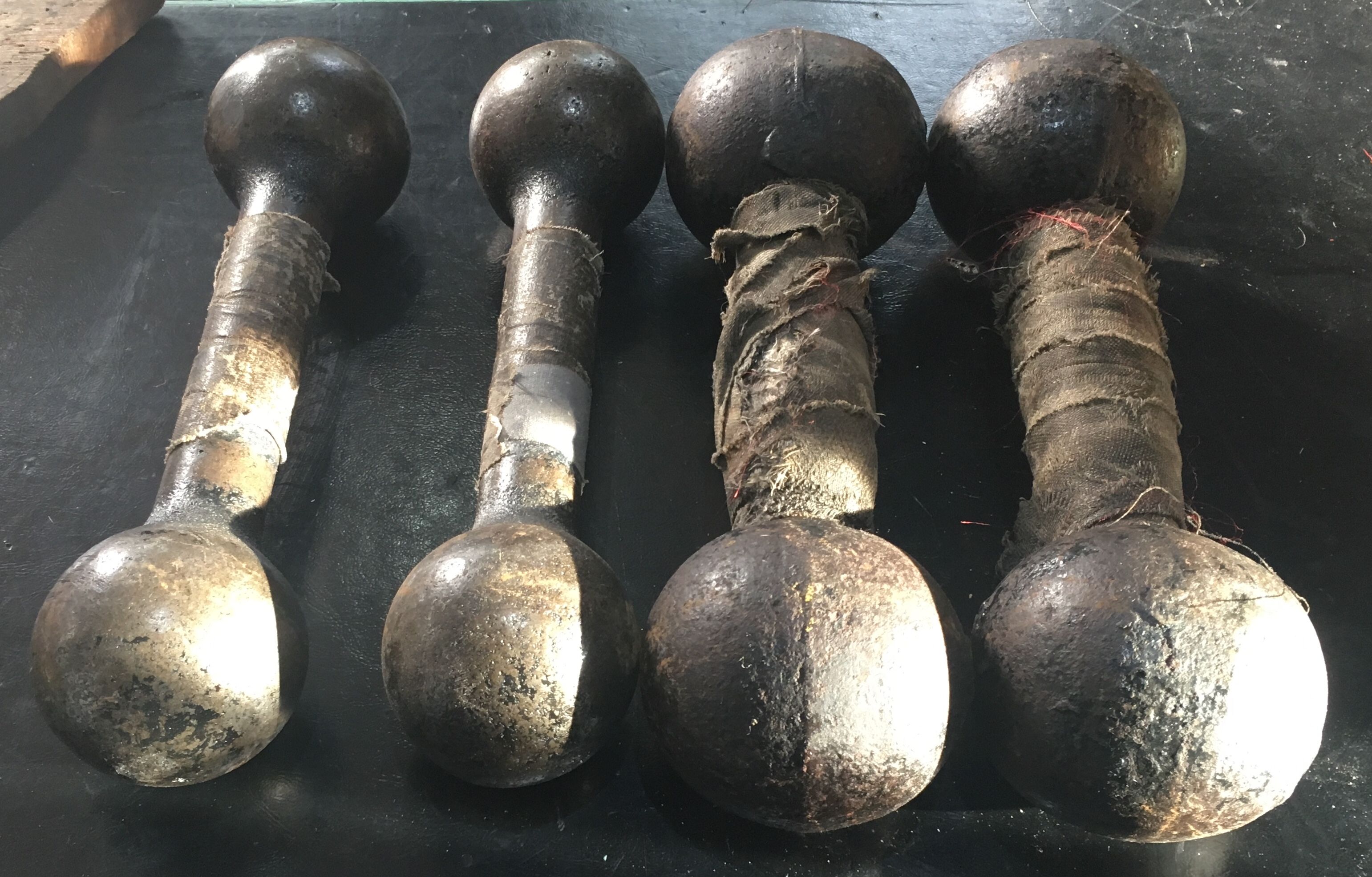 Series of 4 weights cast iron