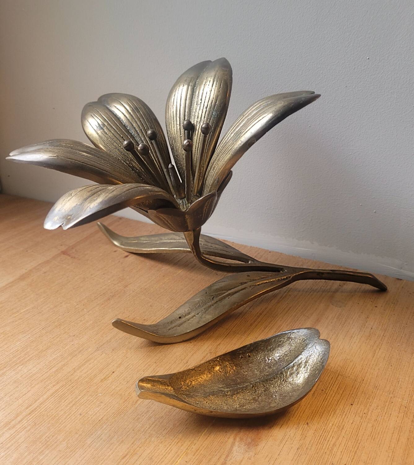 Brass flower ashtray