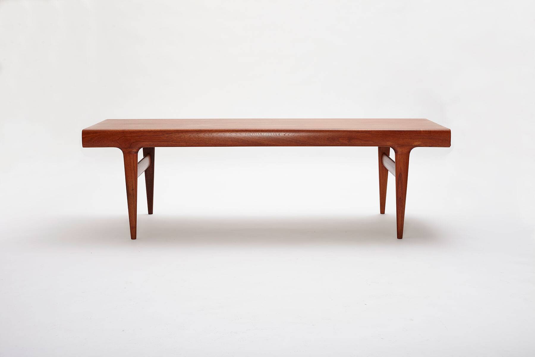 Extendable coffee table designed by Johannes Andersen for Uldum Møbelfabrik, Denmark, 1960s.