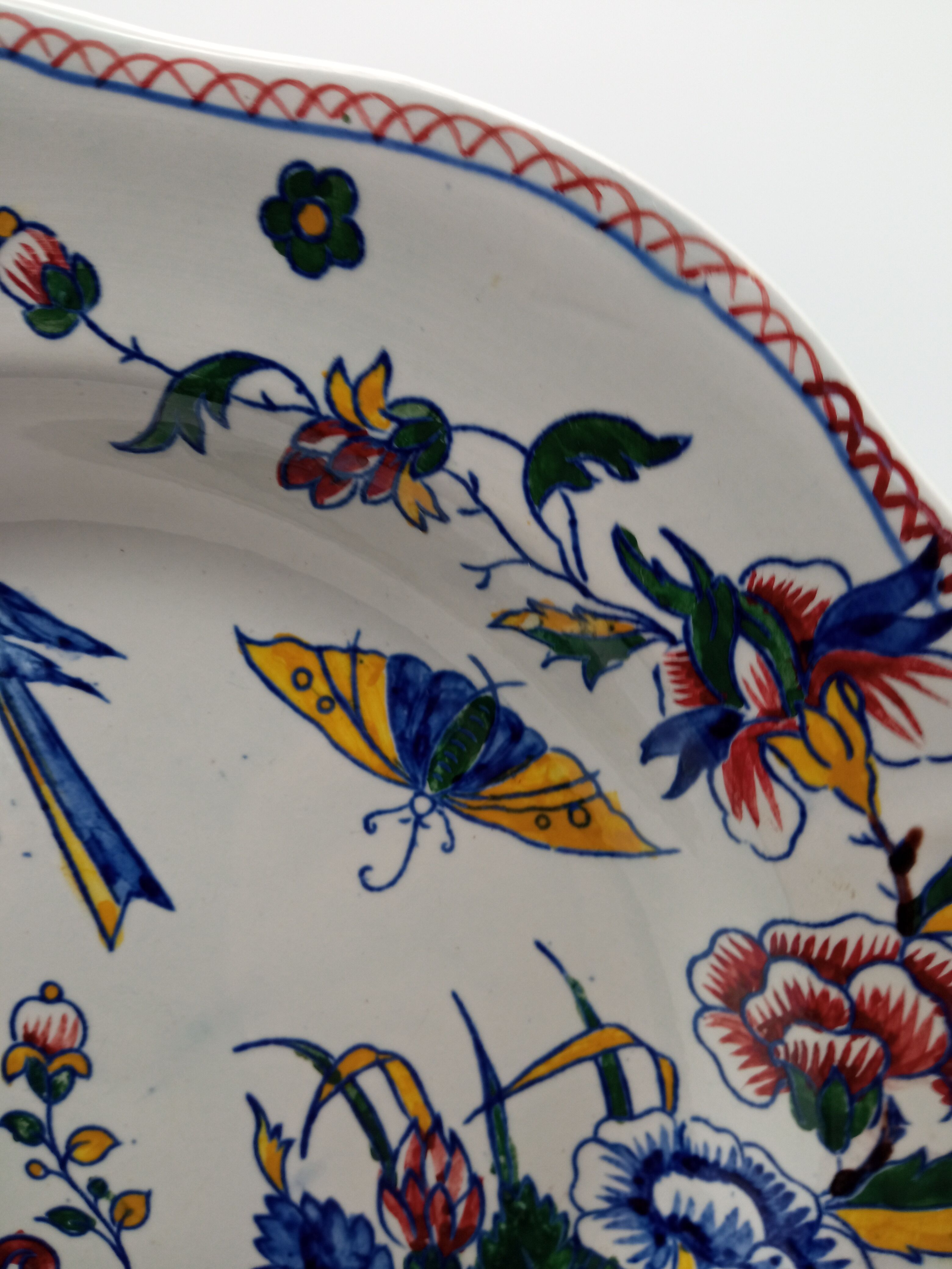 Deux assiettes en faience de Gien corne d'abondance