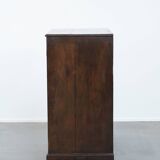 Charmant et intemporel meuble-commode ancien en chêne anglais du début du XIXe siècle, avec deux portes et une serrure fonctionnelle.