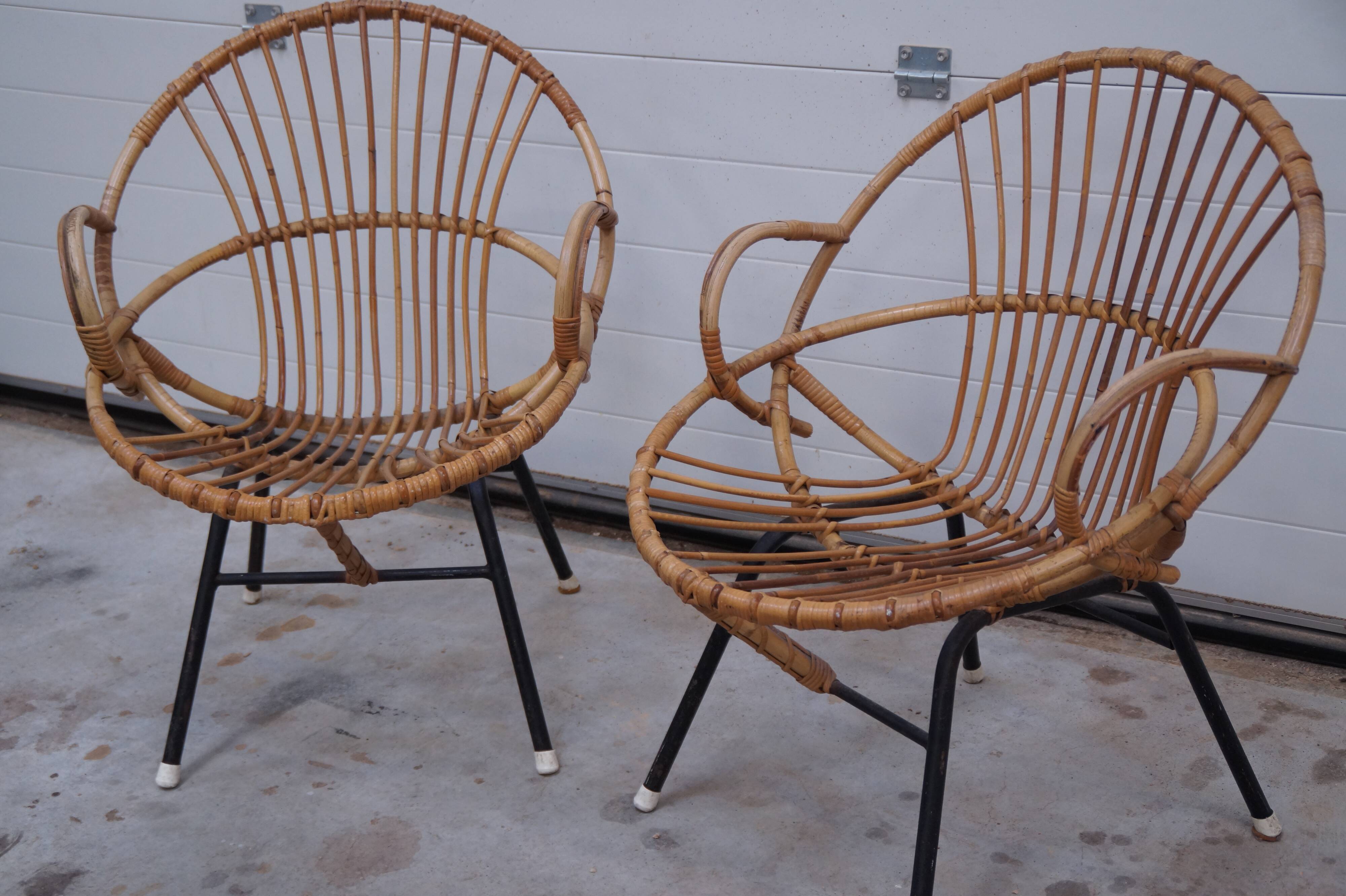 Paire de fauteuils corbeille en rotin