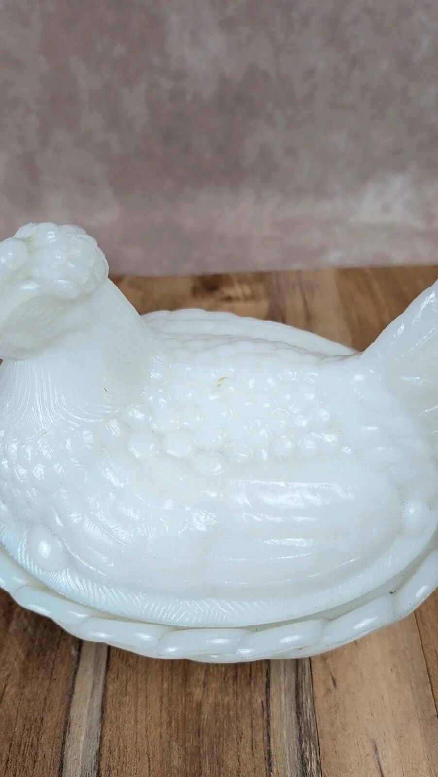 Hen on white opaline glass basket – marked Sv