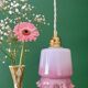 Suspension globe vintage en opaline blanche et rose