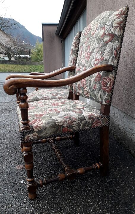 Paire de fauteuils style  Louis XIII