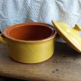 Cocotte soupière en terre cuite émaillée jaune moutarde