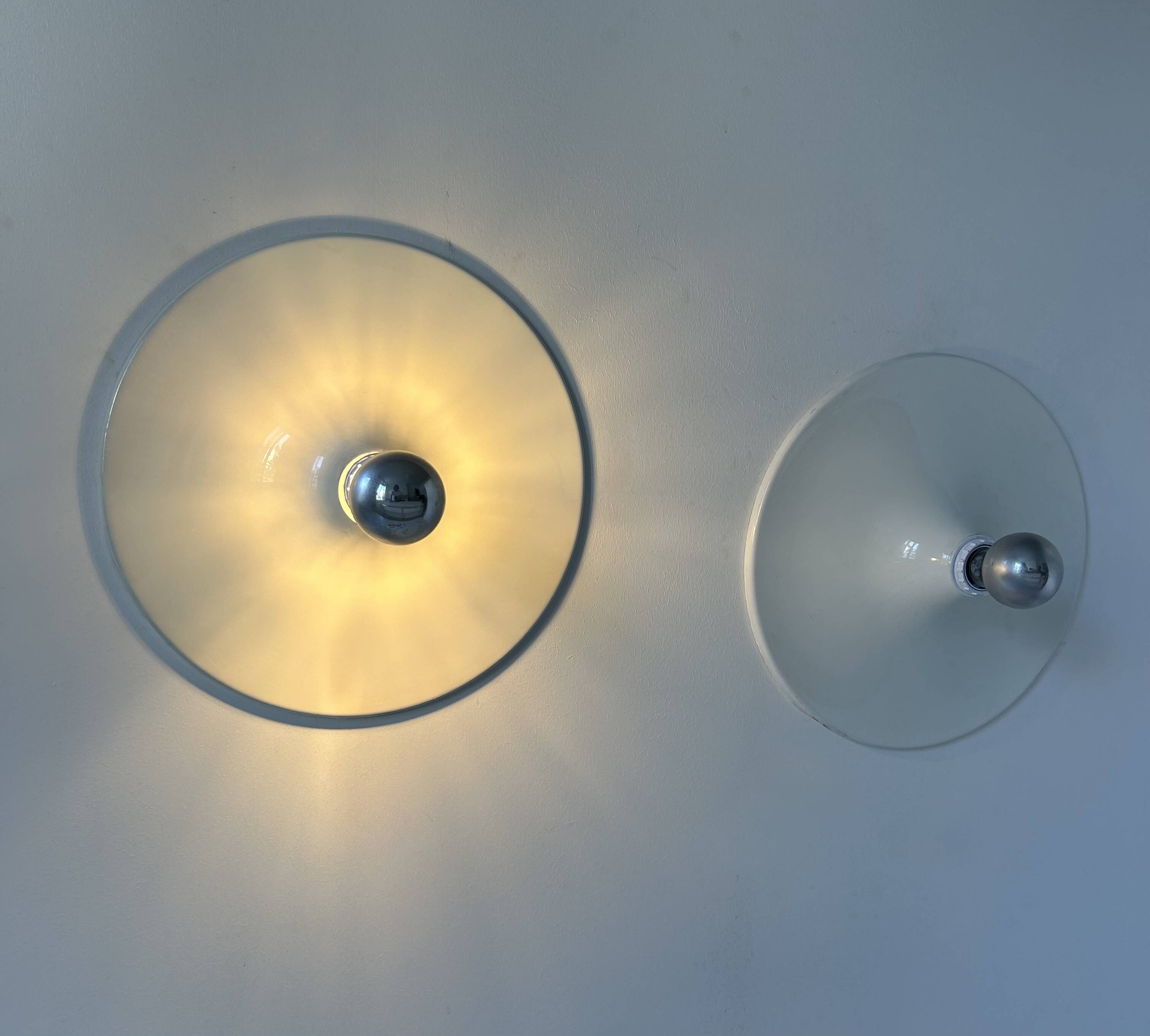 Pair of vintage wall lights, white lacquered metal, Italy 1970.