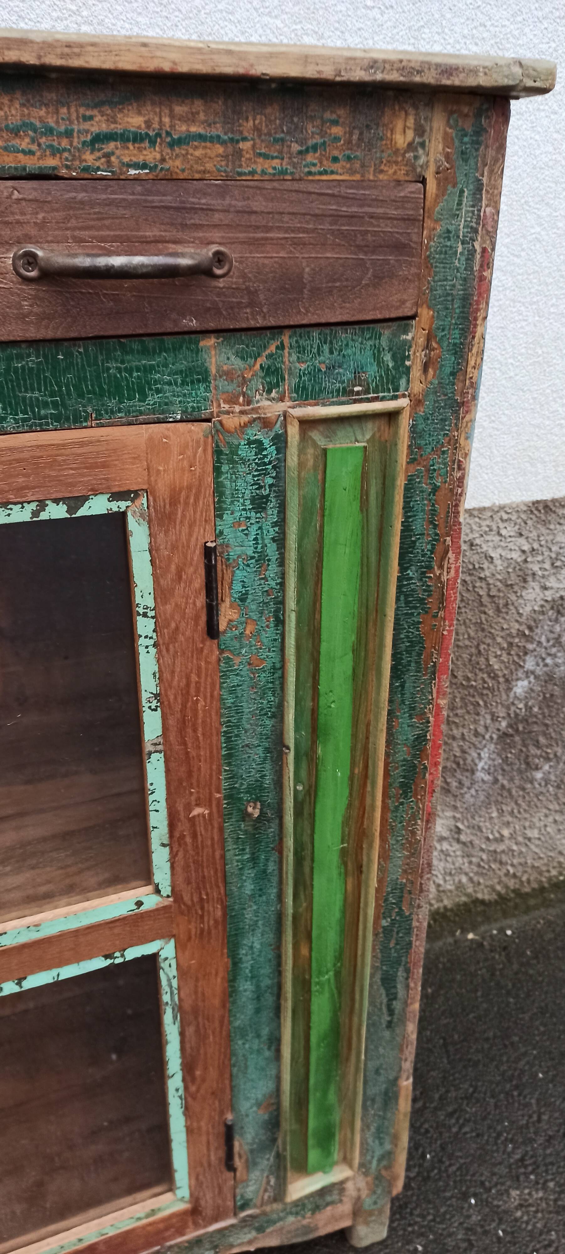 Glazed wooden sideboard with 2 doors