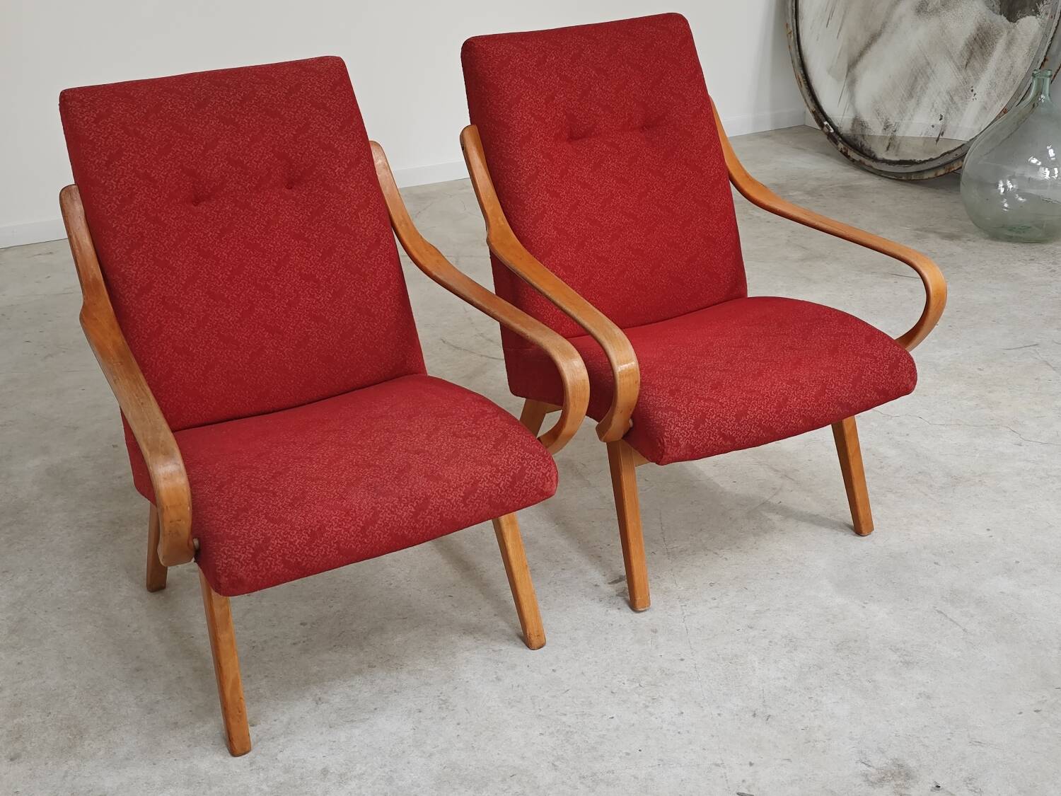 Pair of red armchairs 6953 by Jaroslav Smidek for Ton Bystrice Thonet 1960