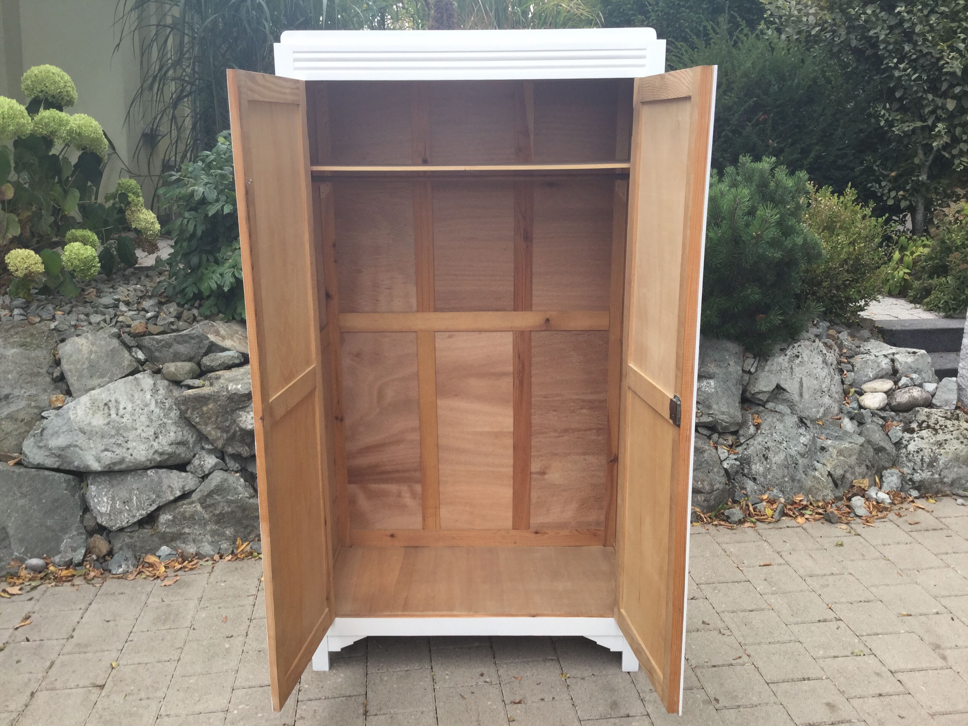 Armoire parisienne blanche