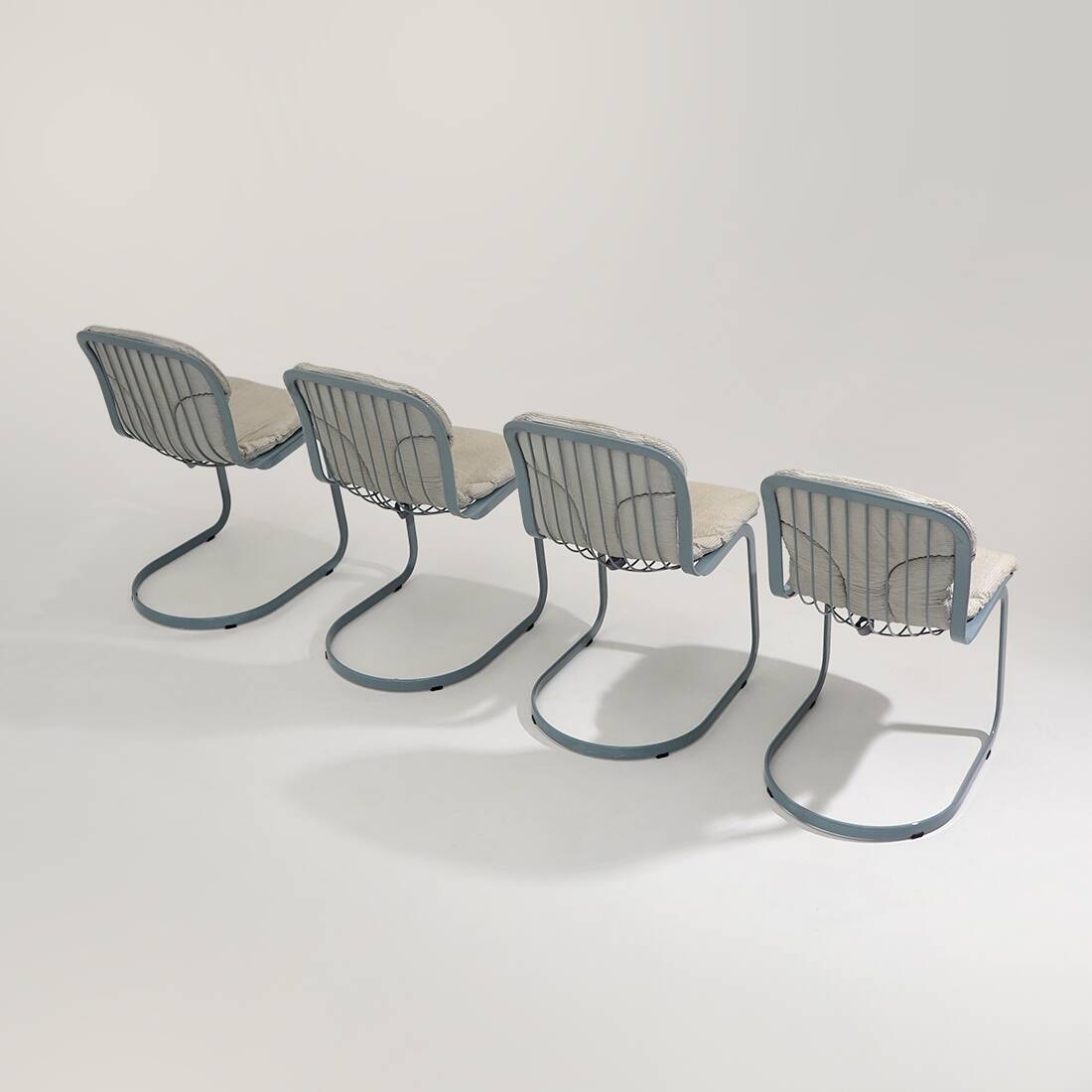 Ensemble de 4 chaises "077" par Studio Cidue pour Cidue, années 1970.