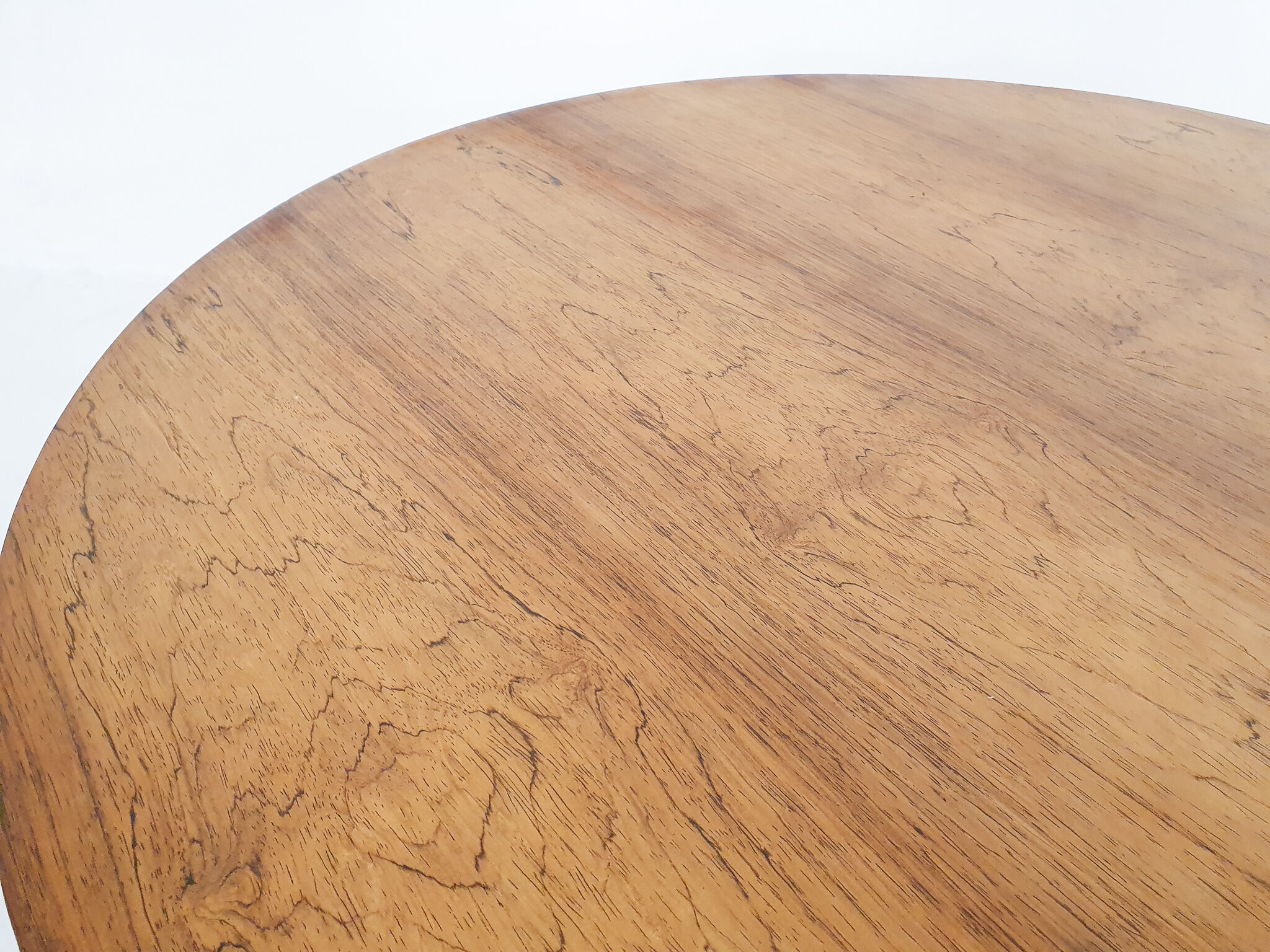 Table basse ronde en placage de bois de rose, années 1960