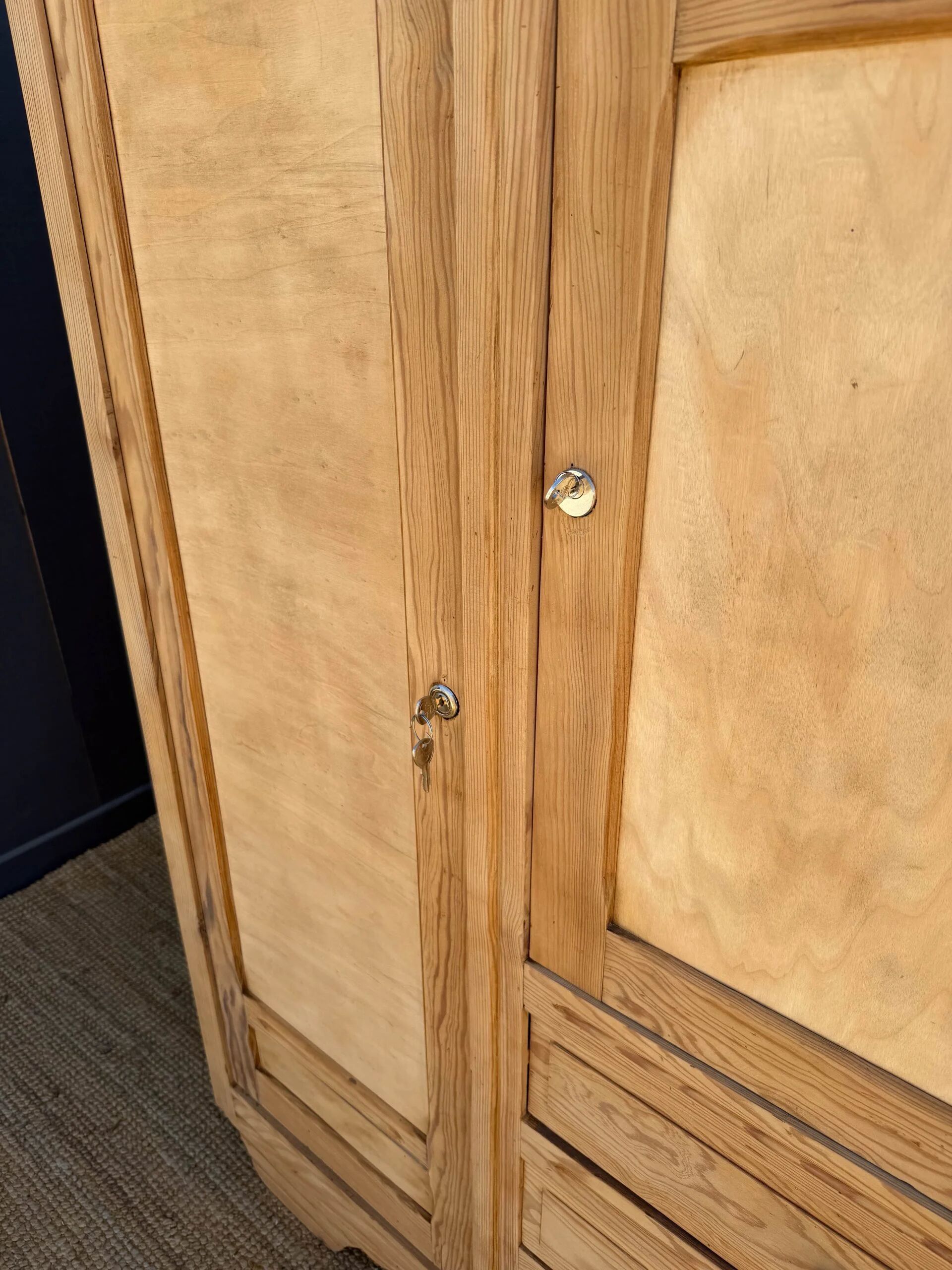 Armoire asymétrique