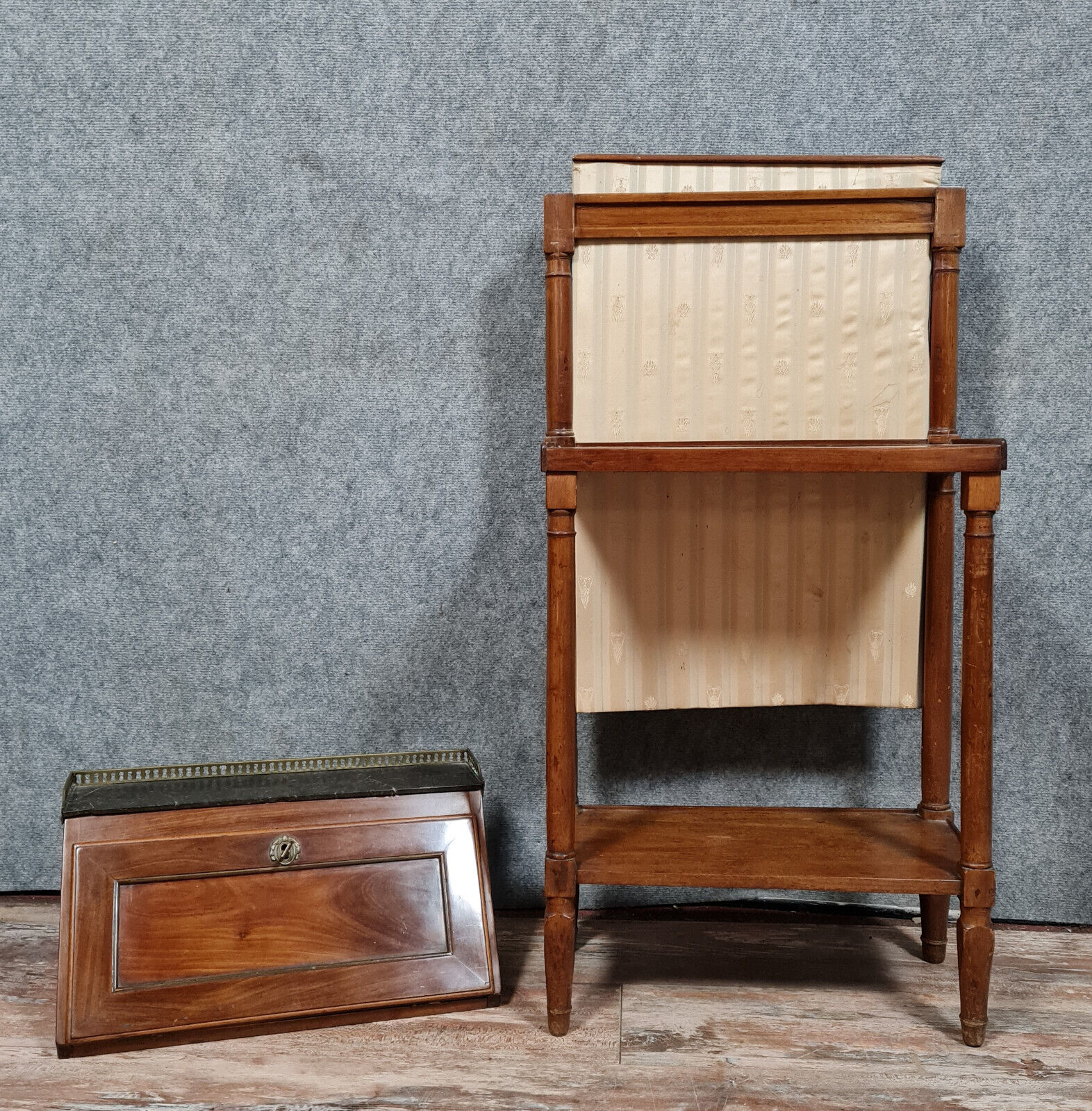 Louis XVI era sweet banknote with removable mahogany upper part circa 1780