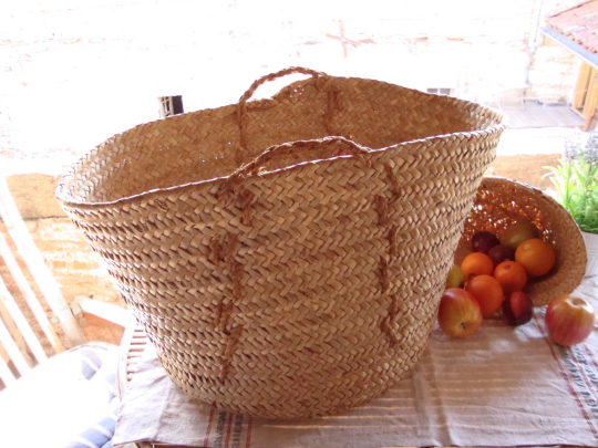 Vintage laundry basket with handles