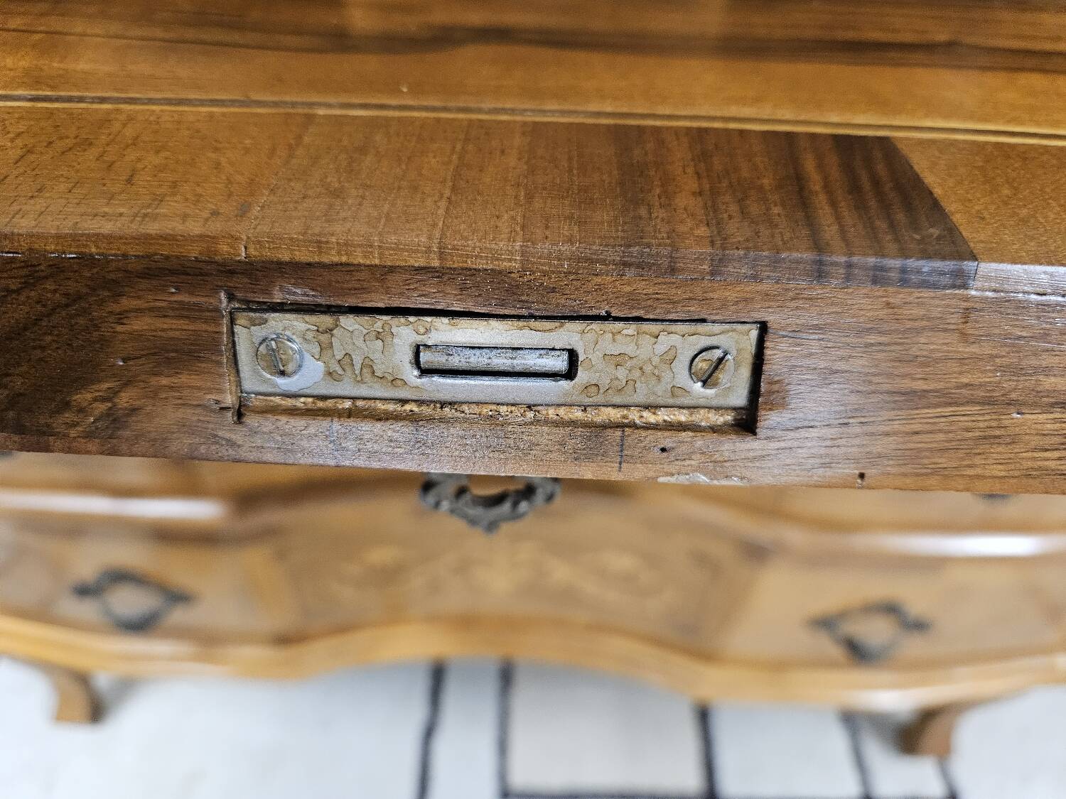 Scrétaire commode galbé marqueté
