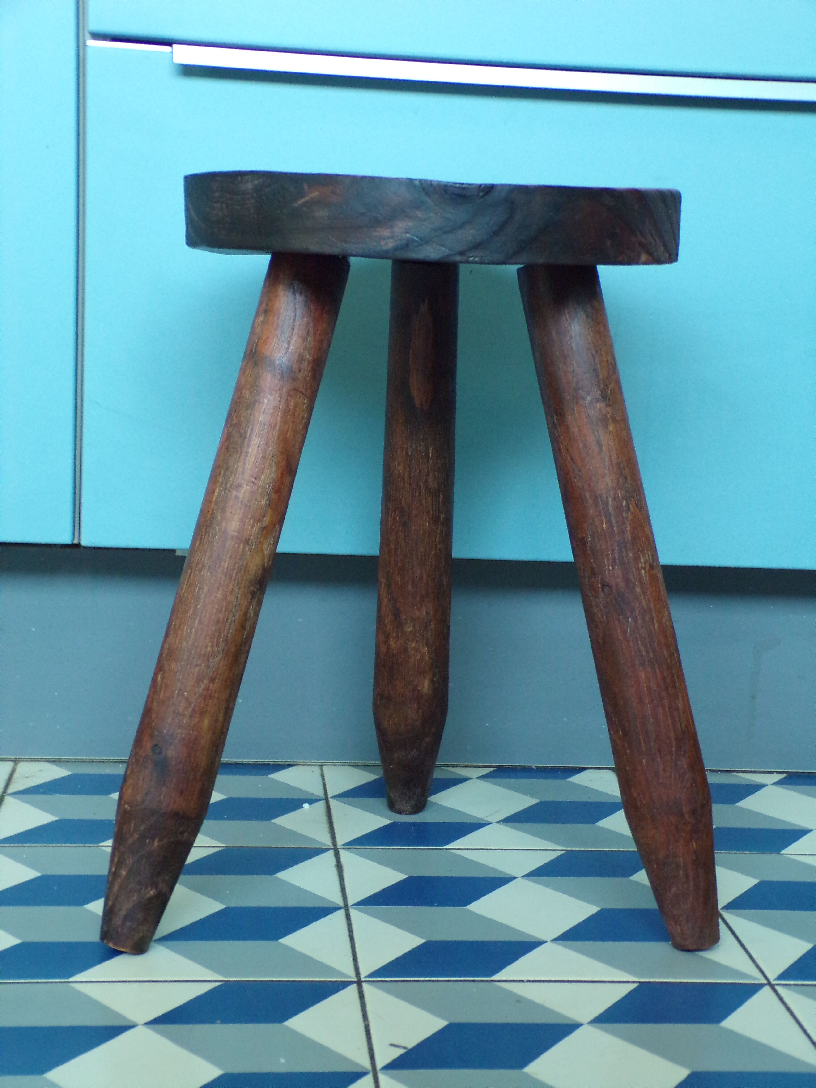 Tabouret de traite tripode