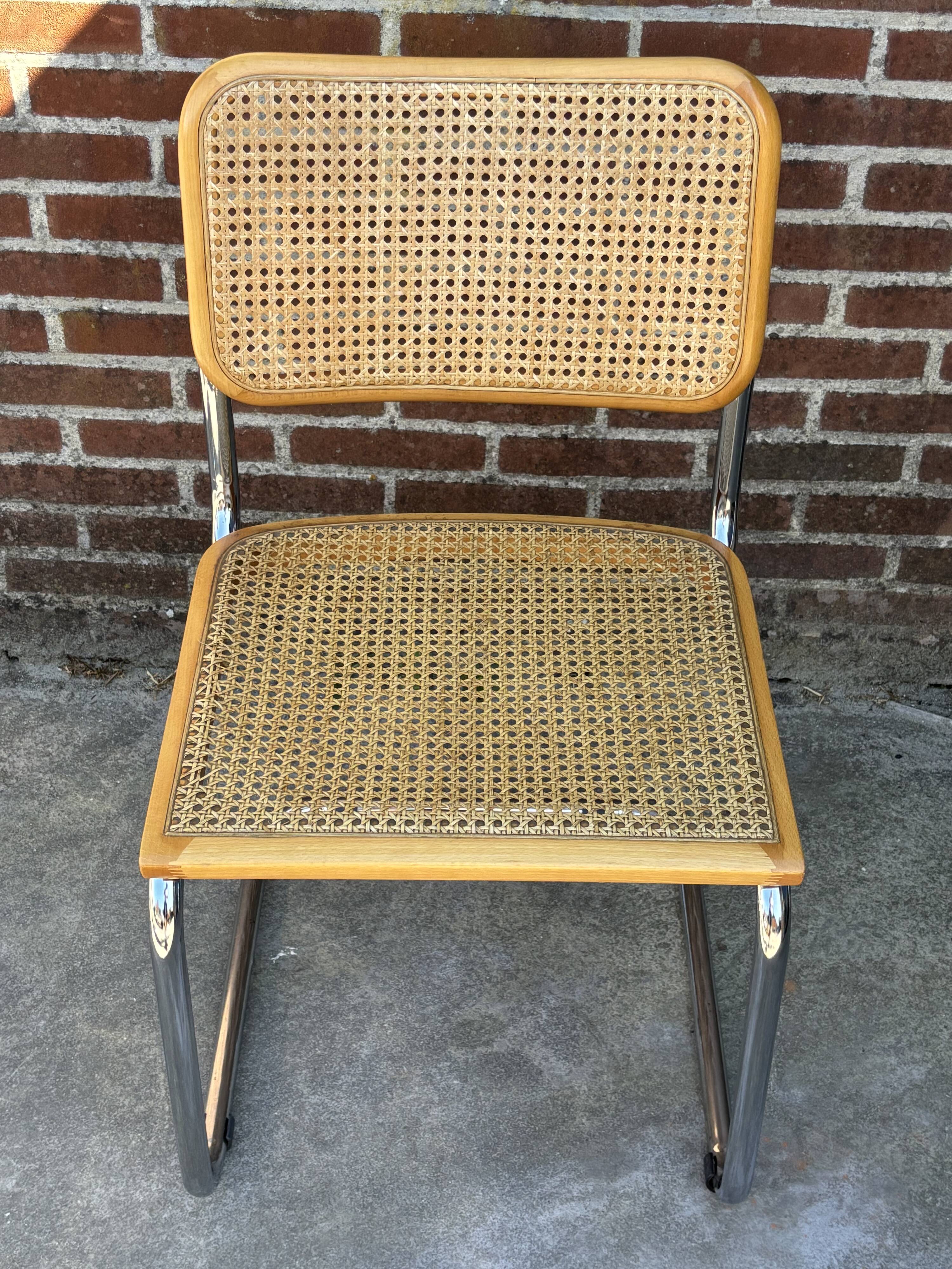 Ensemble de 4 chaises Cesca B32 conçues par Marcel Breuer design fabriqué en Italie