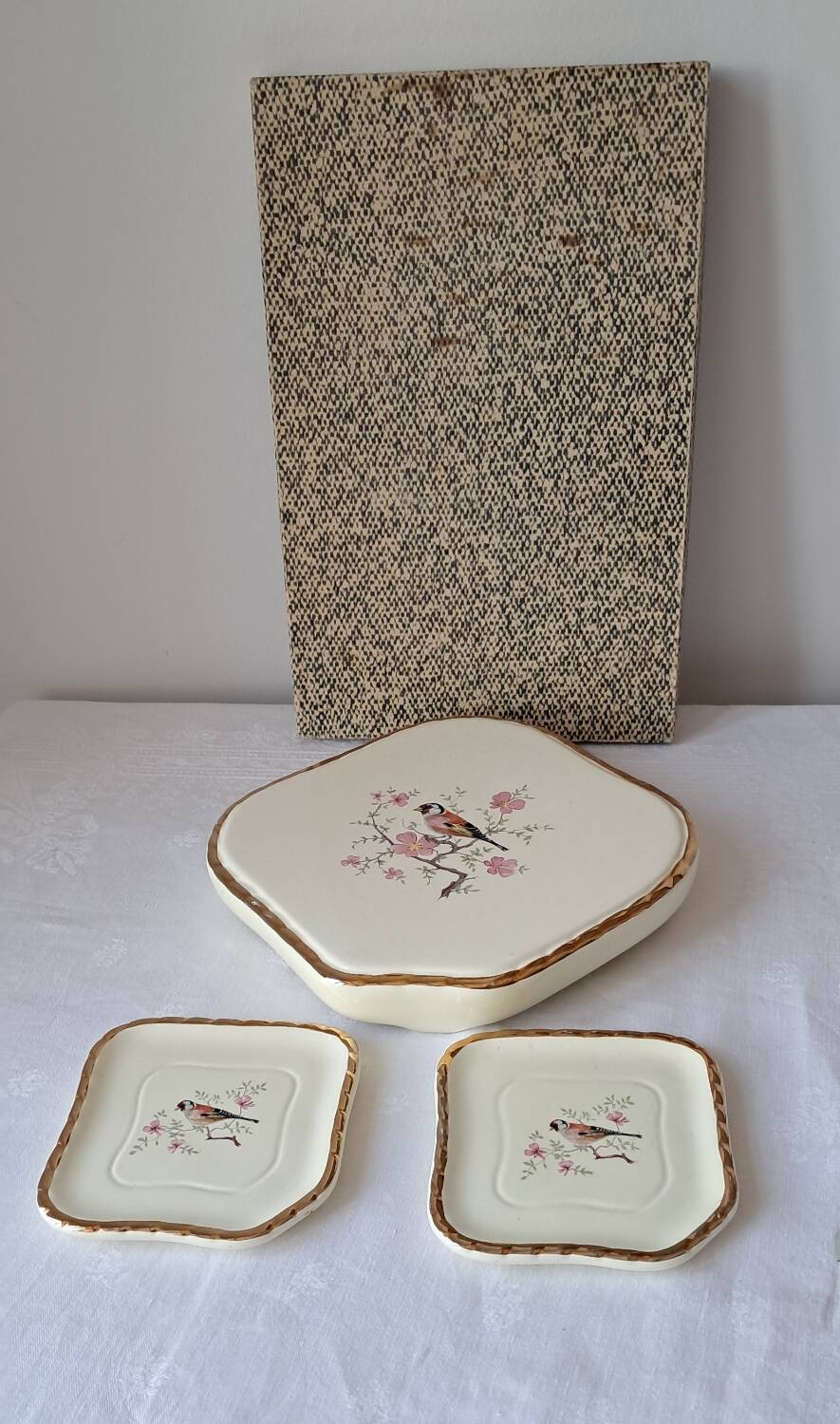 Trivet and bottle holder Salin, 1950s. Bird on branch.