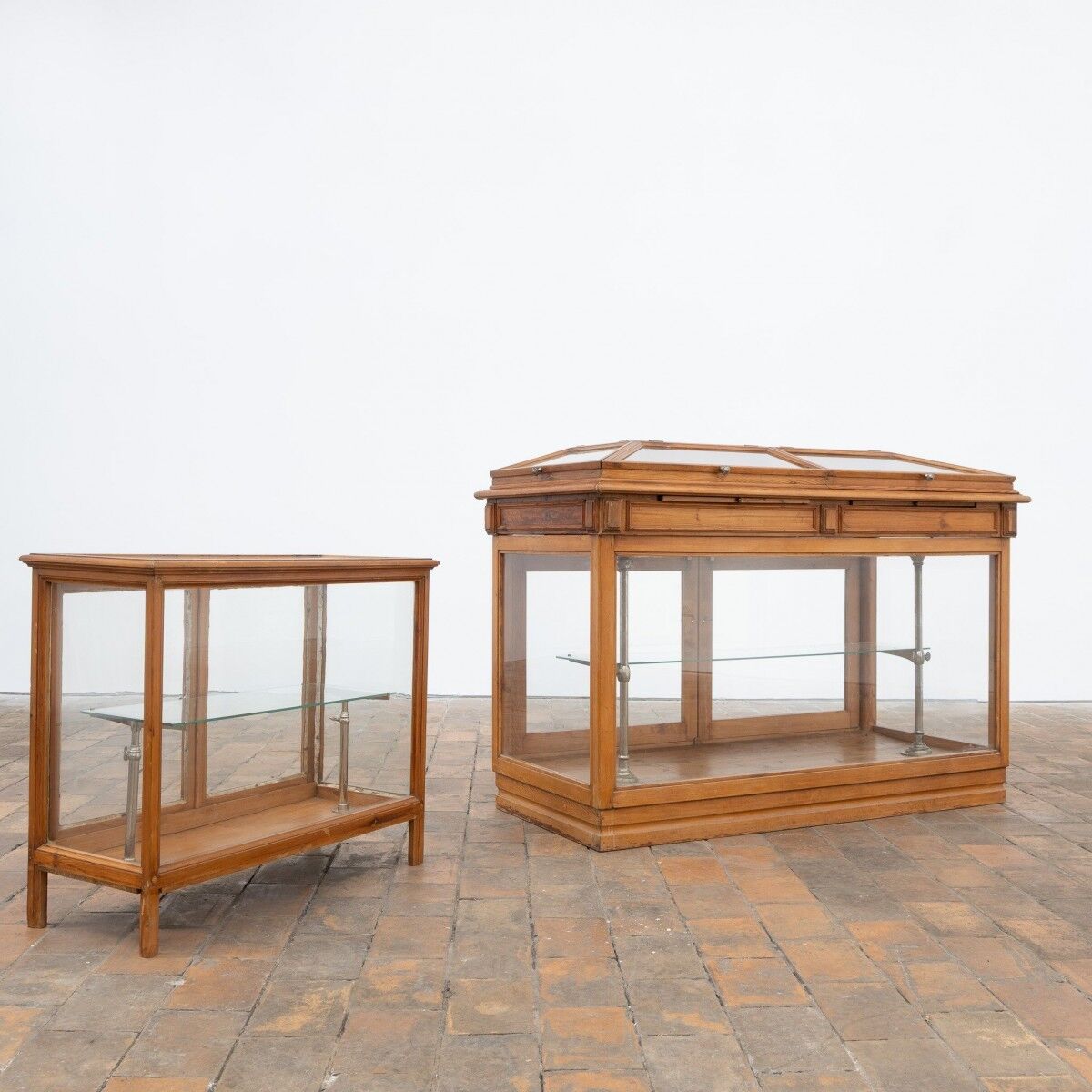Ancienne vitrine de présentation - début du XXème siècle