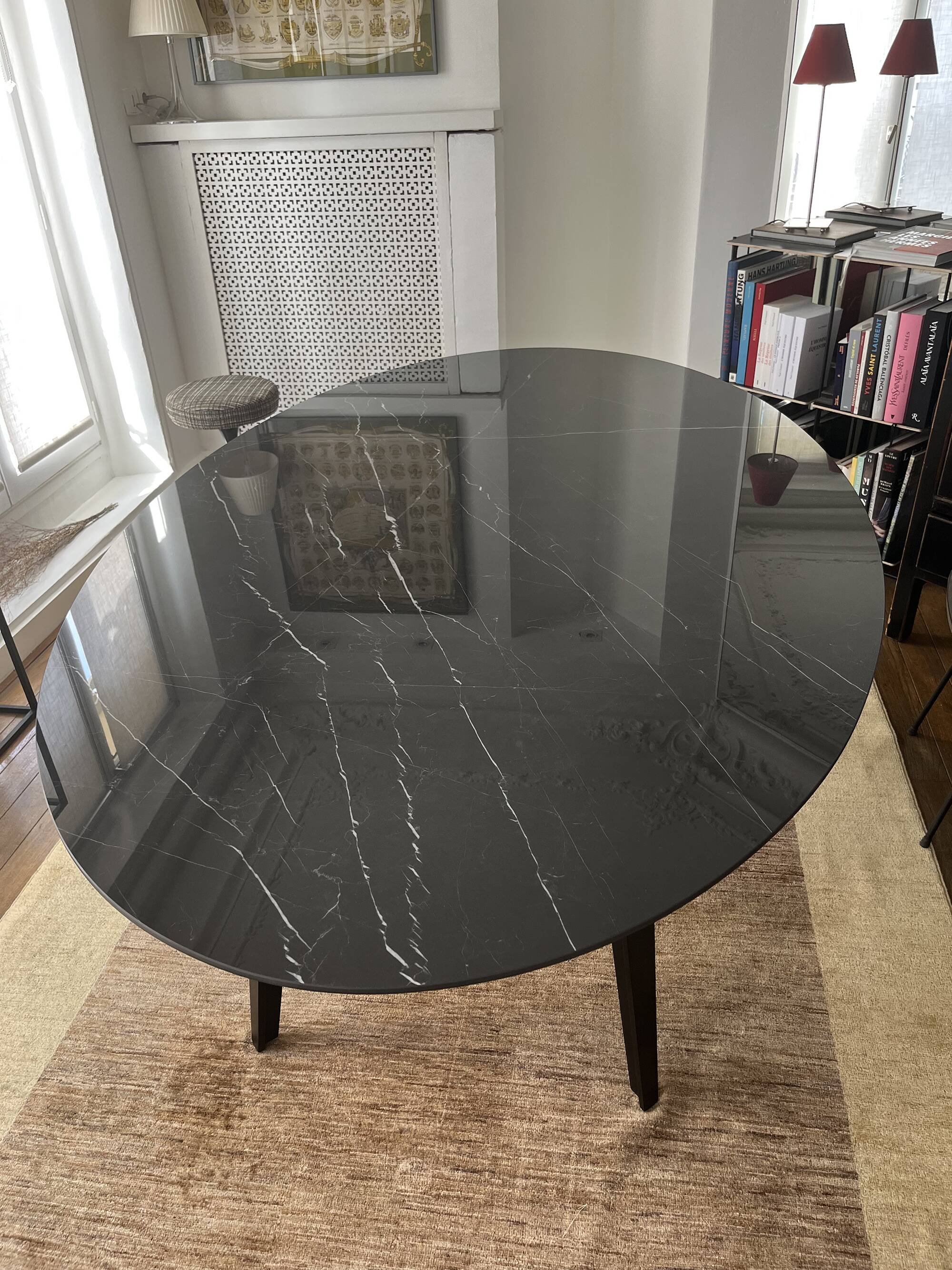 Oval dining table / Odessa by Ligne Roset