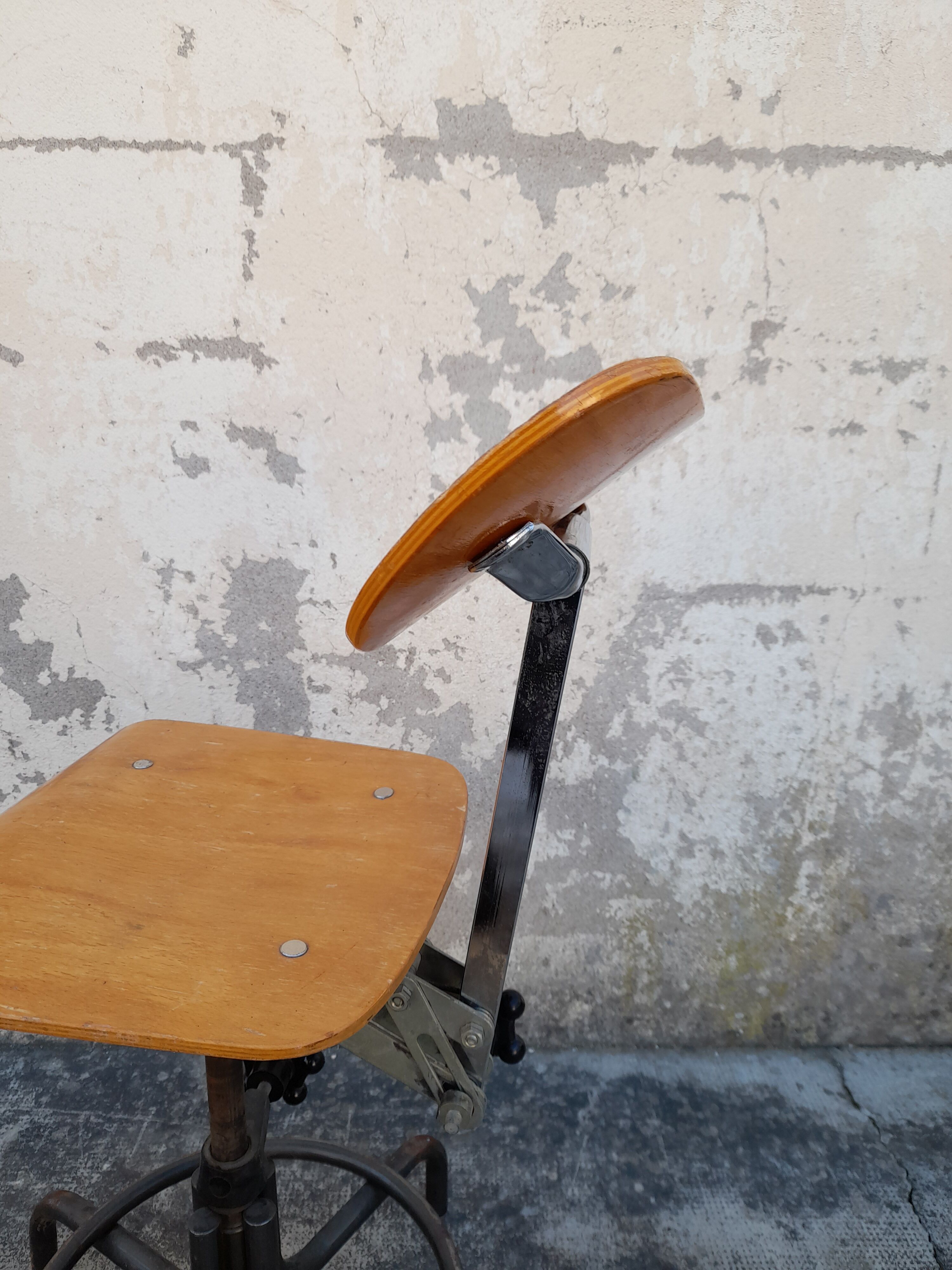 Chaise d'atelier réglable vintage années 50