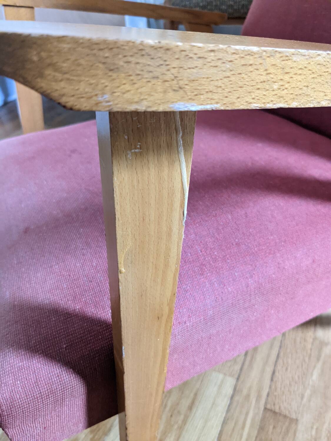 Fauteuil scandinave pieds compas