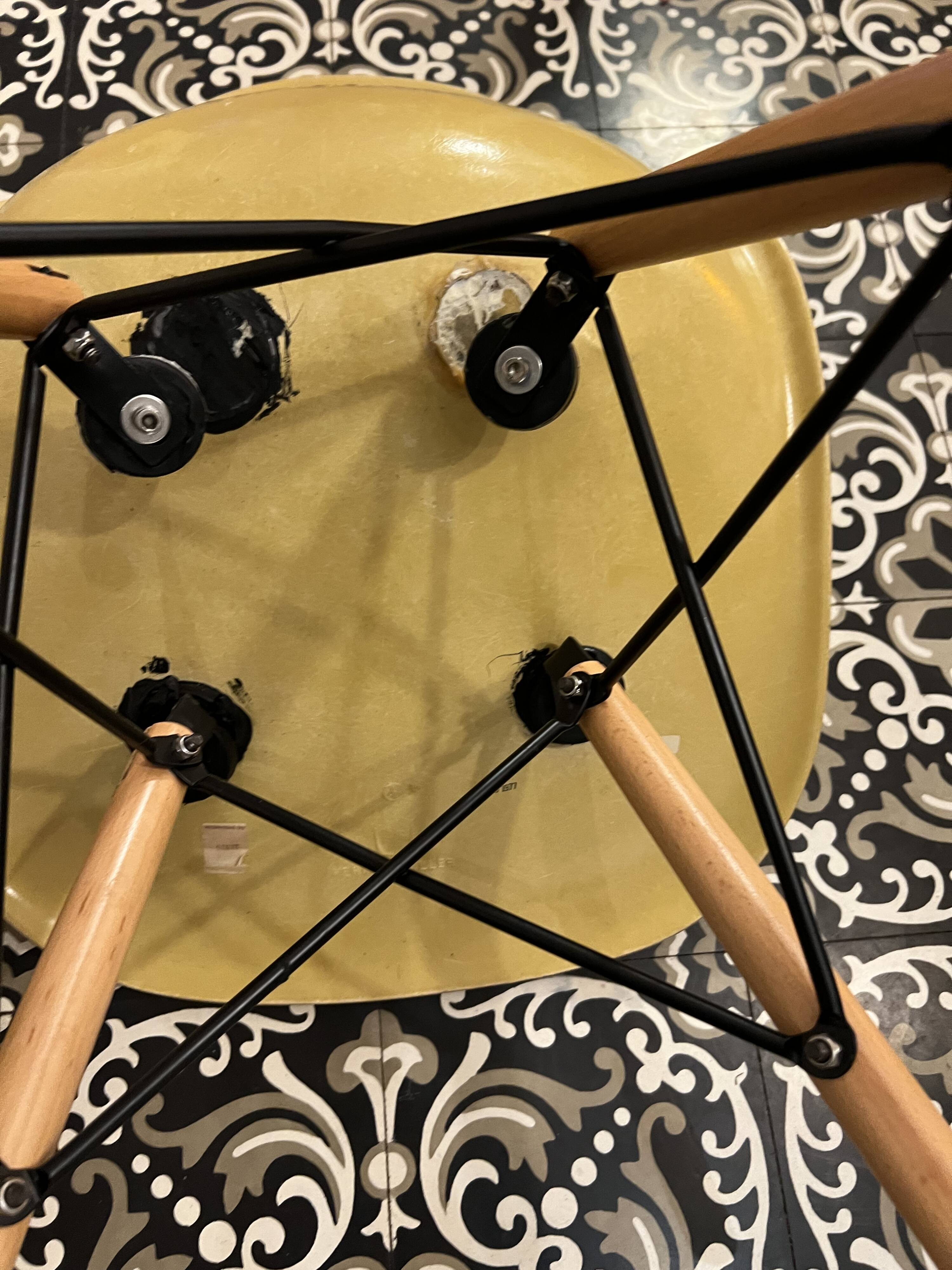 Lot of 2 DSW chairs in yellow fibre with oak dowel, light oak, Eames, Herman Miller.