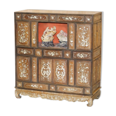 19th-century Chinese cabinet inlaid with mother-of-pearl