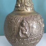 Jolie paire de vases asiatiques anciens en bronze