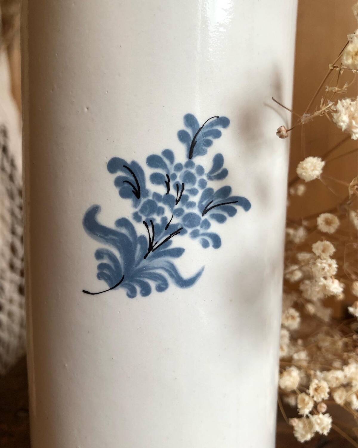 Bouteille en grès peinte