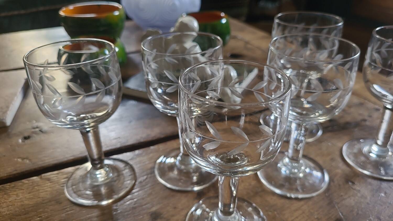 30's stemmed glasses