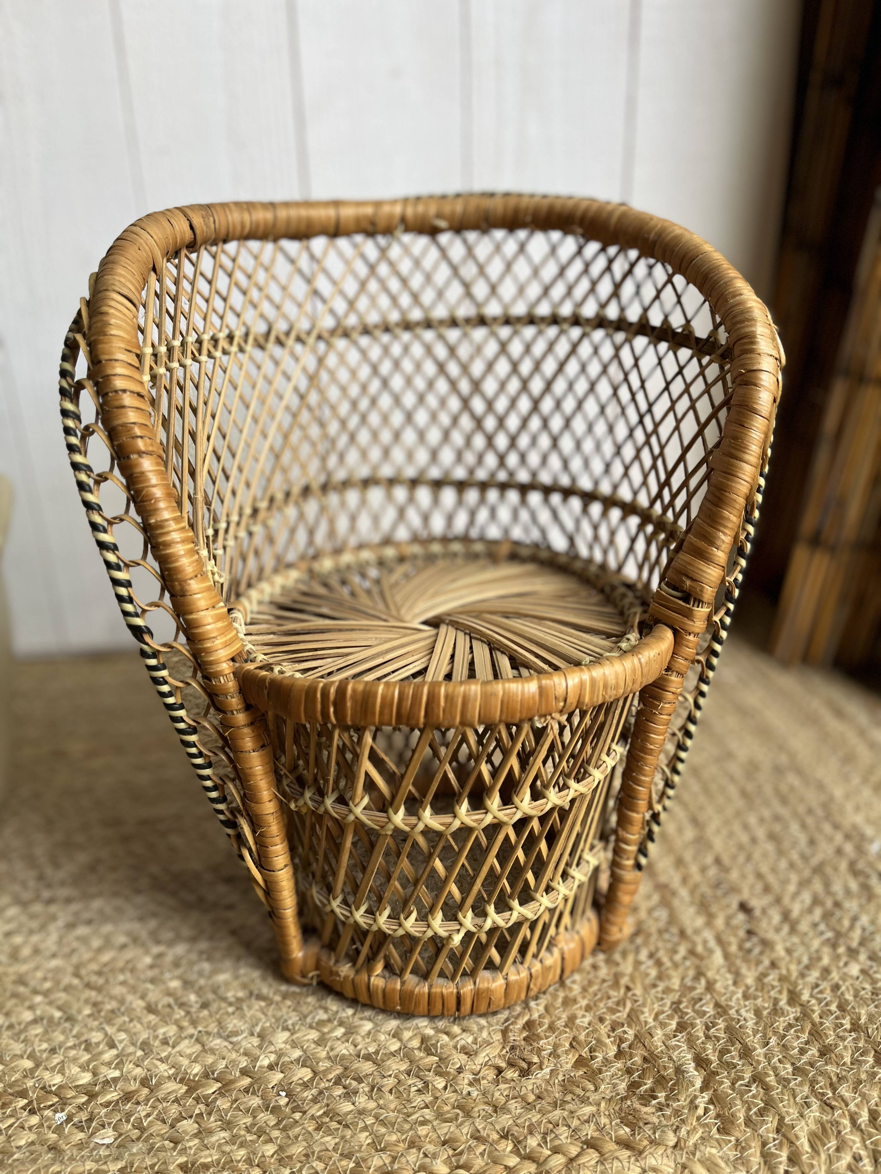 Fauteuil pour poupée en osier