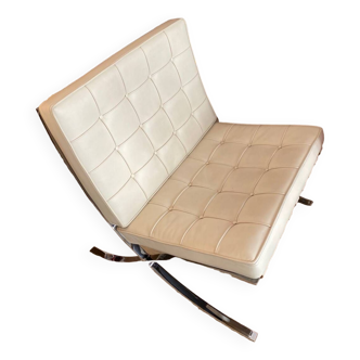 Barcelona low chair white leather knoll Studio