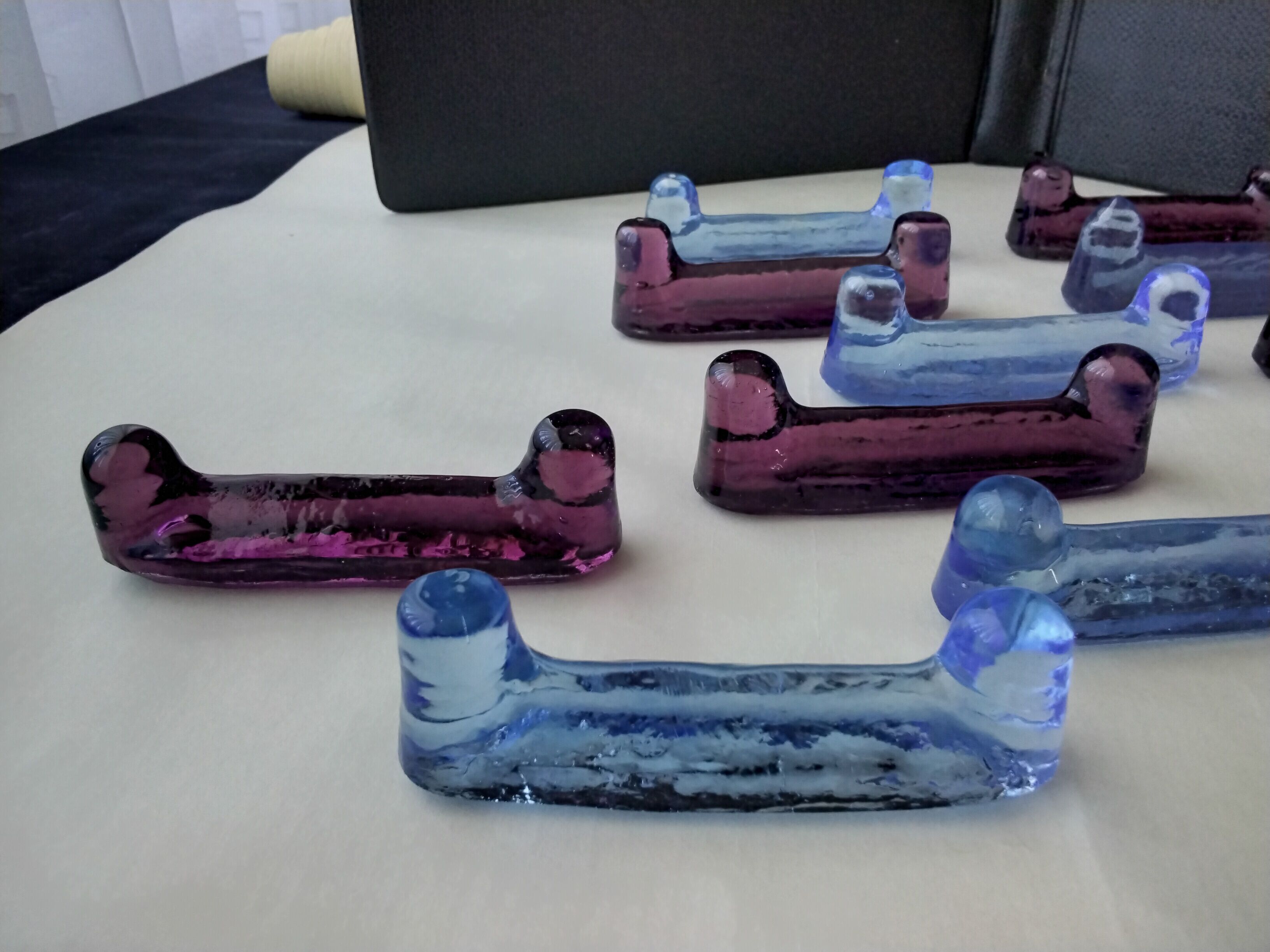 12 porte - couteaux en verre de 2 couleurs