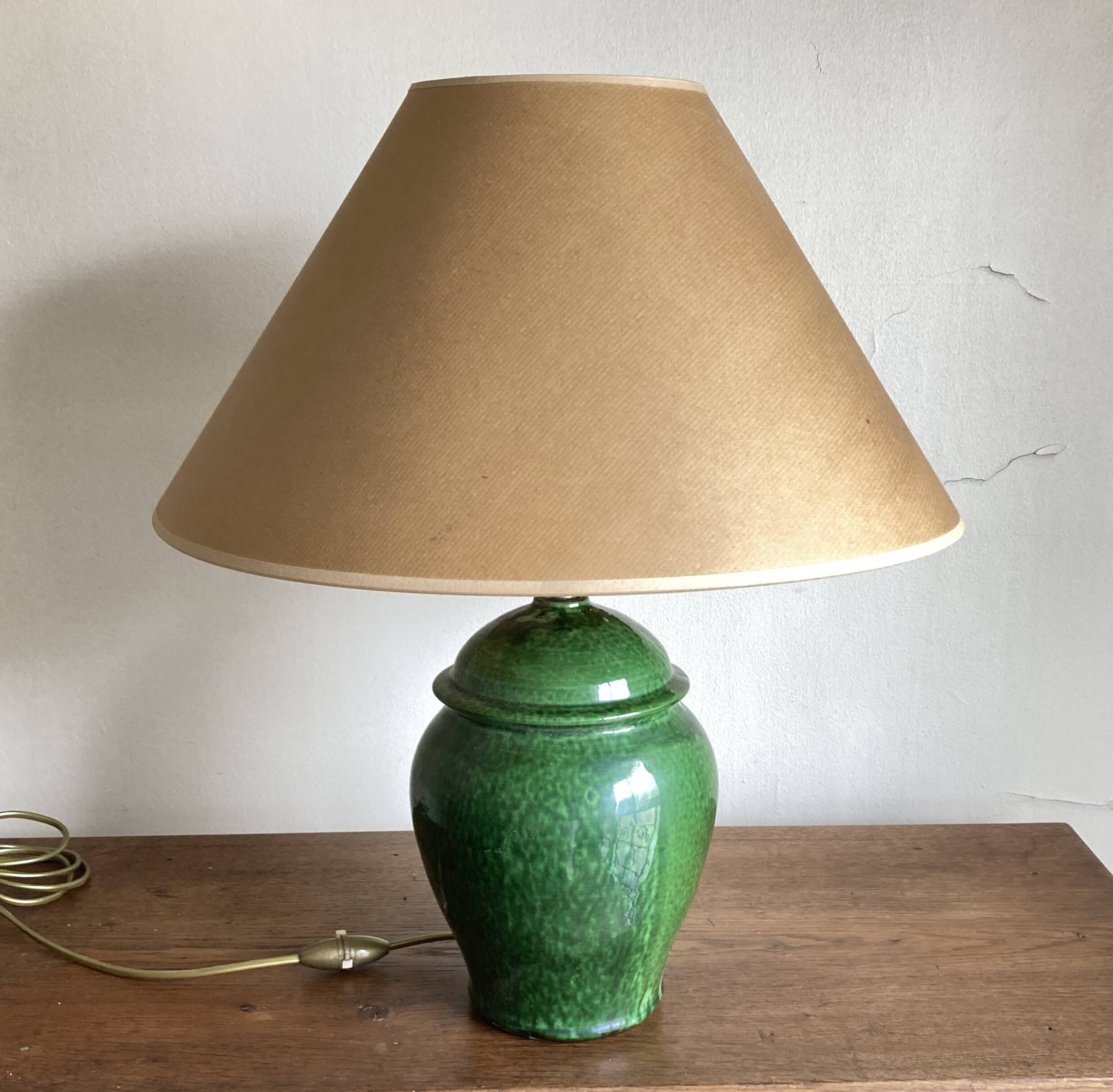 Lampe balustre en terre vernissée verte Provence 1960