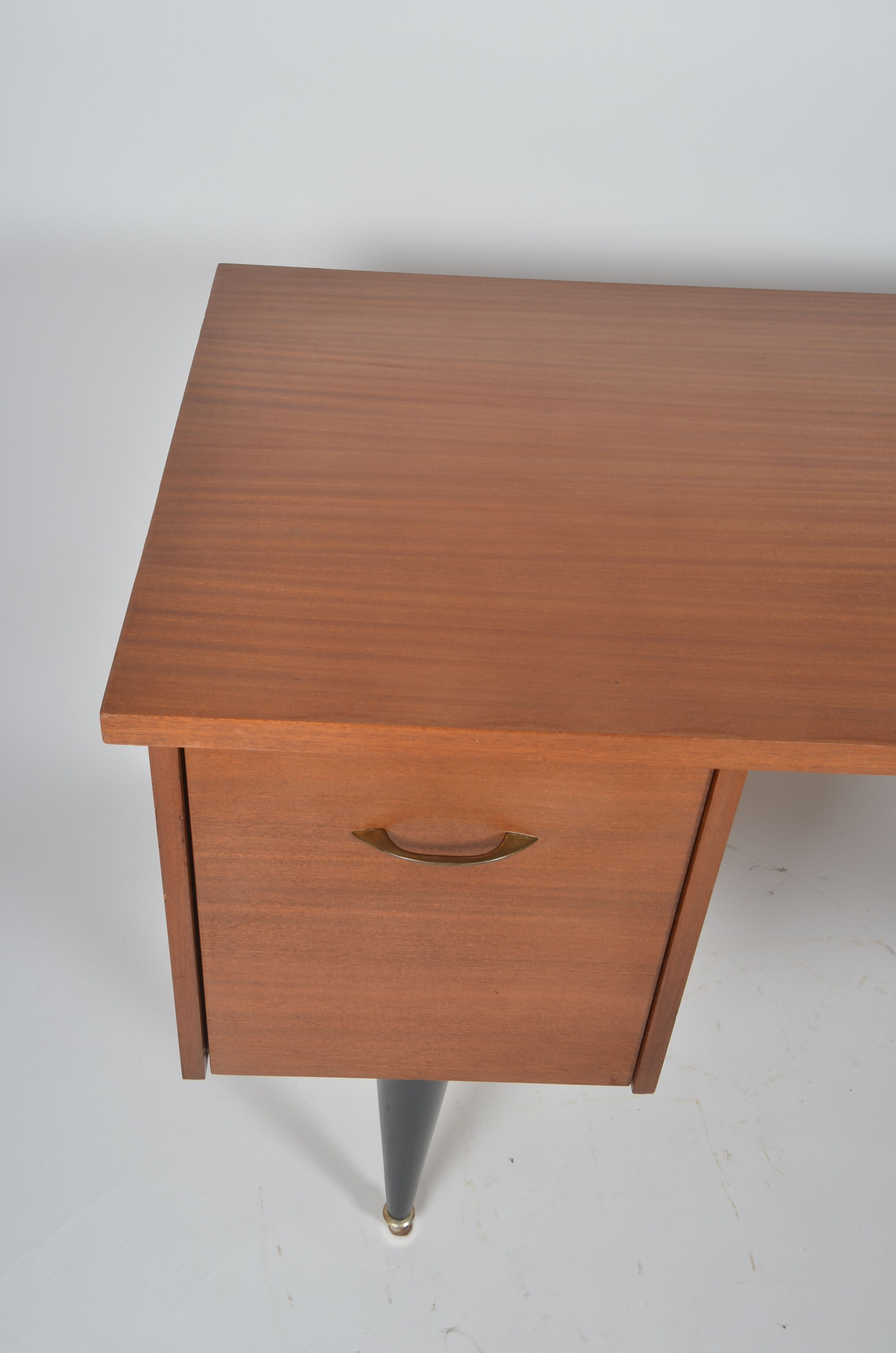 Desk feet compass 1960