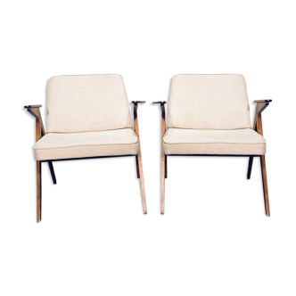 Paire de fauteuils « Bunny » de J. Chierowski 60