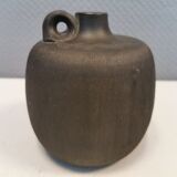 Vase/pot Dagnæs en argile/grès brun rainuré, d'Illums Danemark années 1970.