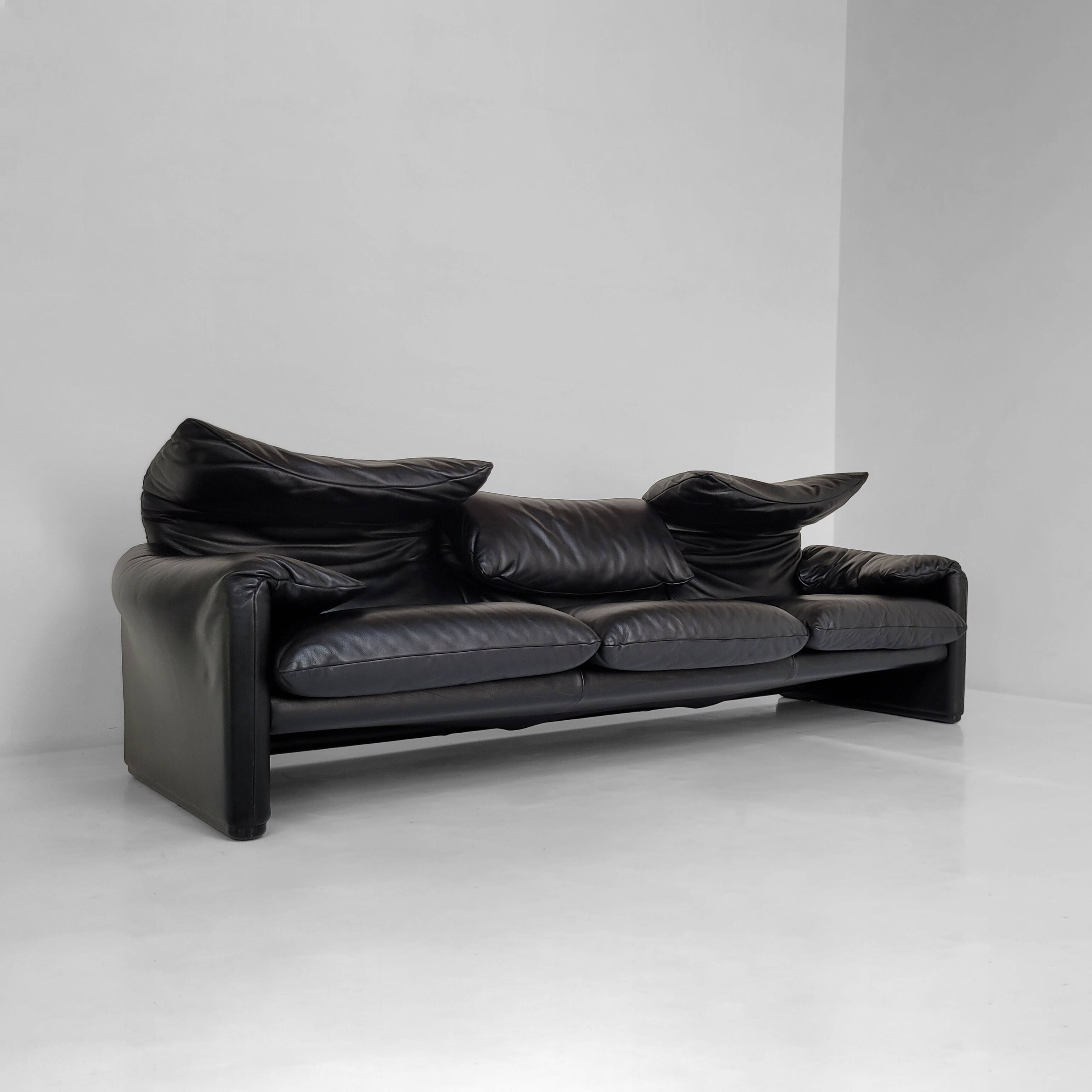 Maralunga sofa by Vico Magistretti for Cassina