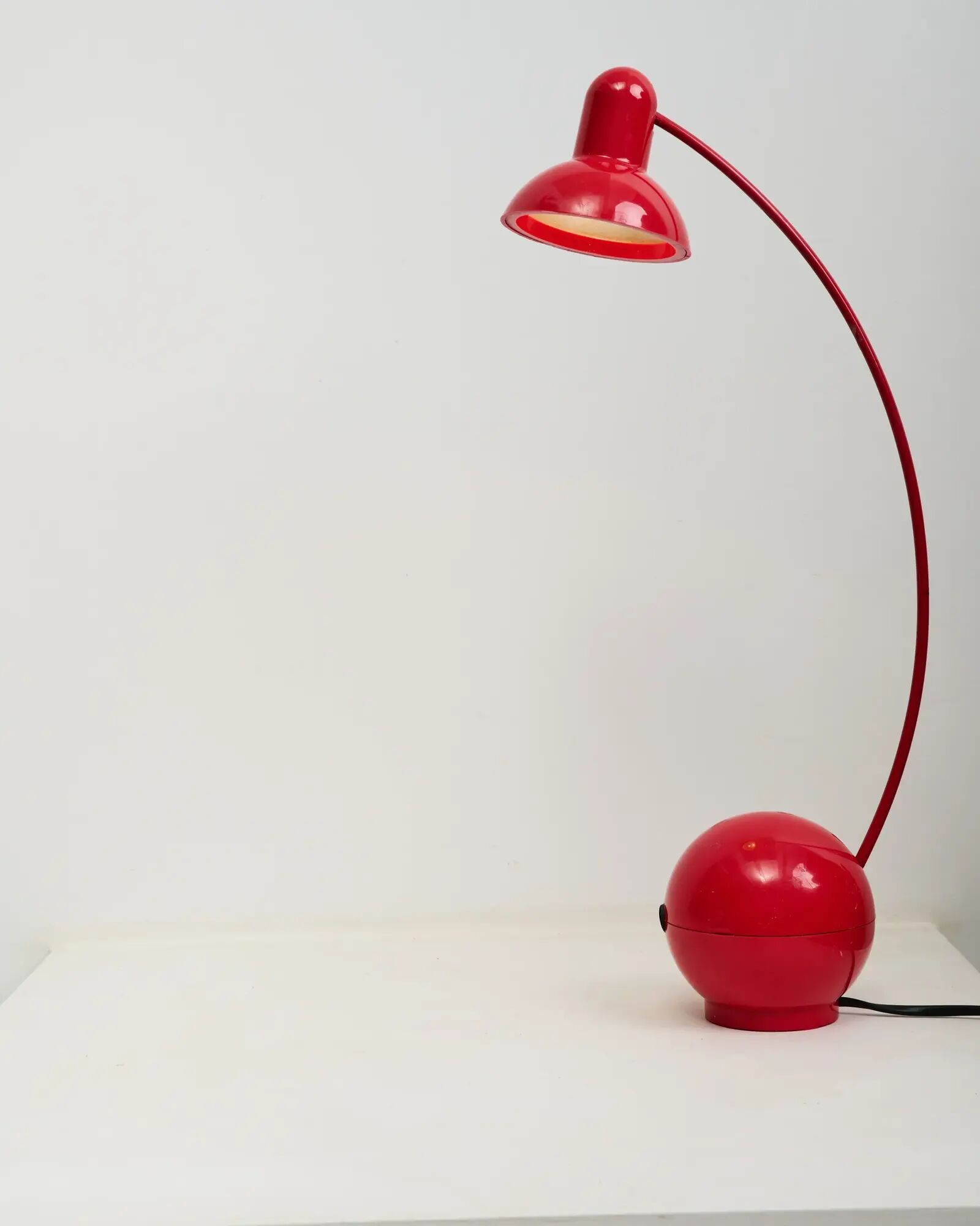 Memphis red desk lamp, 1970s
