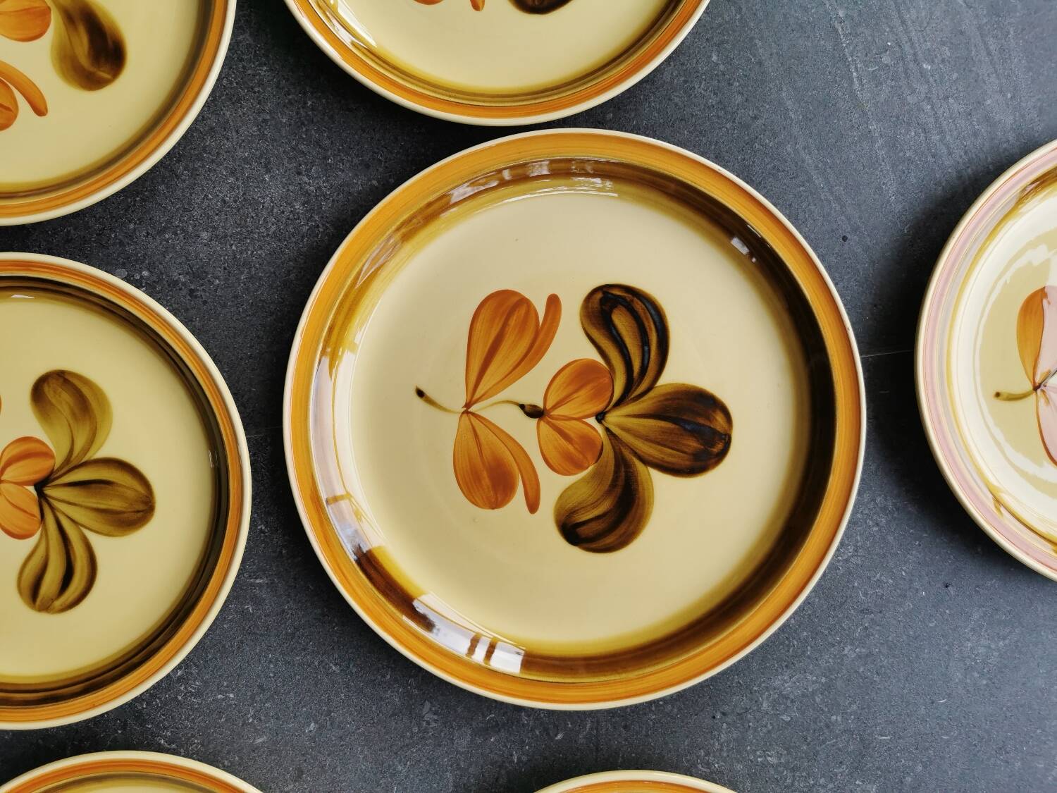 Vintage 13-piece Gien France Fuego model service