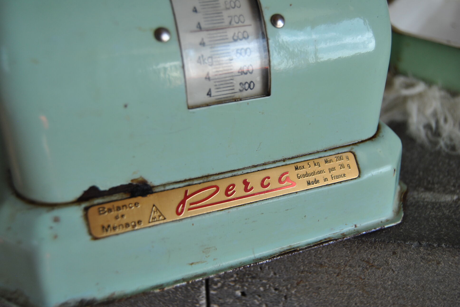 Household scale in water green metal Perca 50s