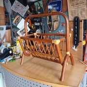 Porte revue rotin vintage 1960 env