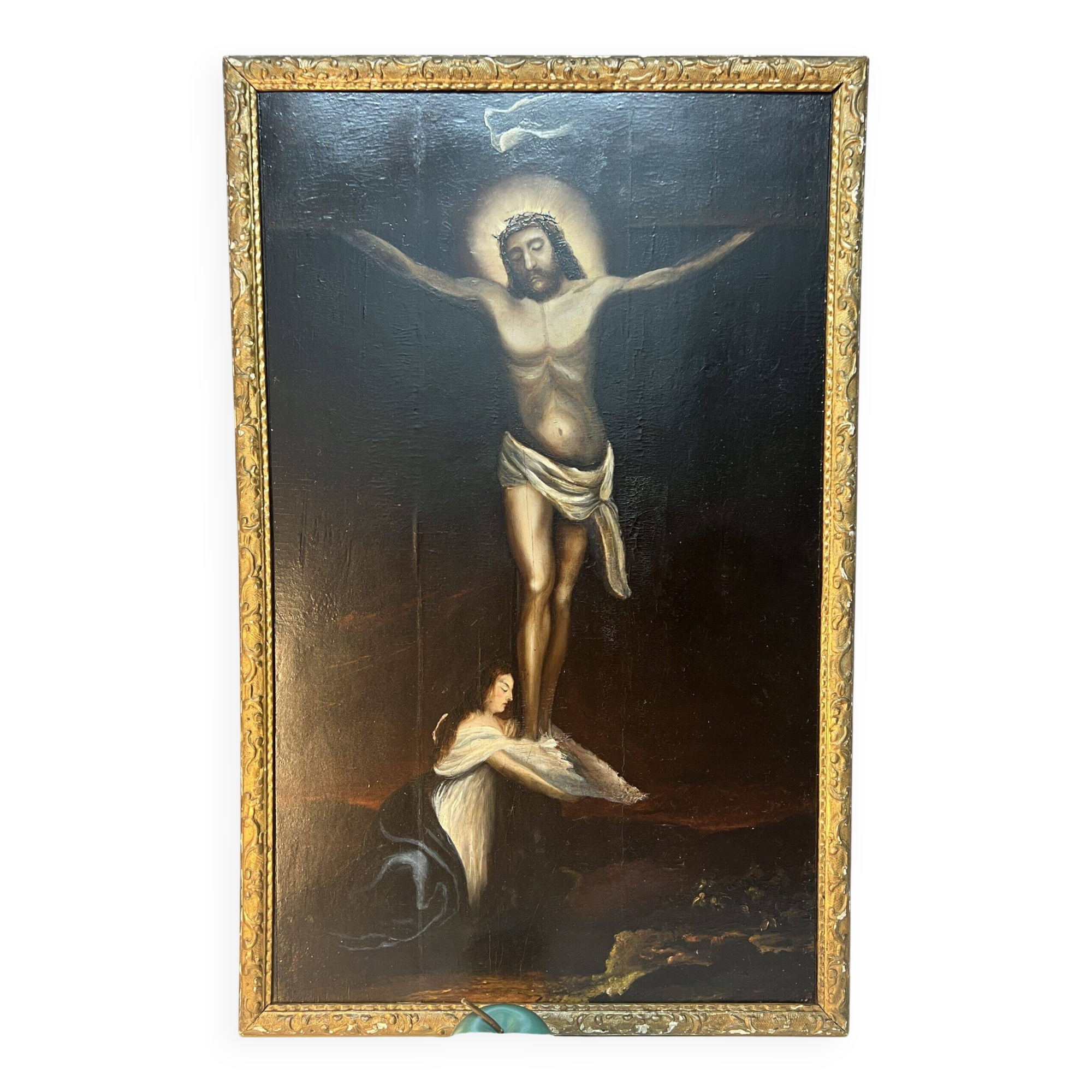 Beautiful religious work from the 17th century, oil on panel representing Christ on his cross with Mary Magdalene at his feet
