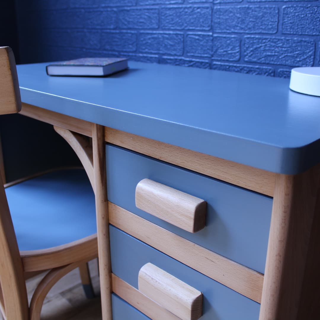 Children's desk