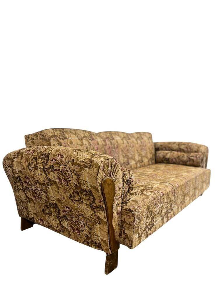 Vintage floral sofa / daybed / sofa bed