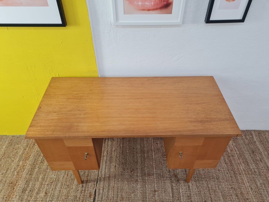 Vintage Scandinavian Office – 120 cm