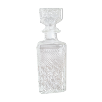 Square whisky decanter in faceted glass and airtight cap